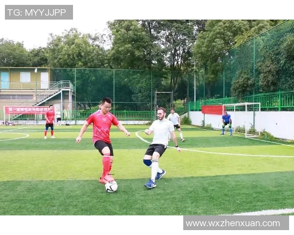 女版足球明星风采展现:她们在绿茵场上的魅力与激情 女版足球明星风采展现:她们在绿茵场上的魅力与激情